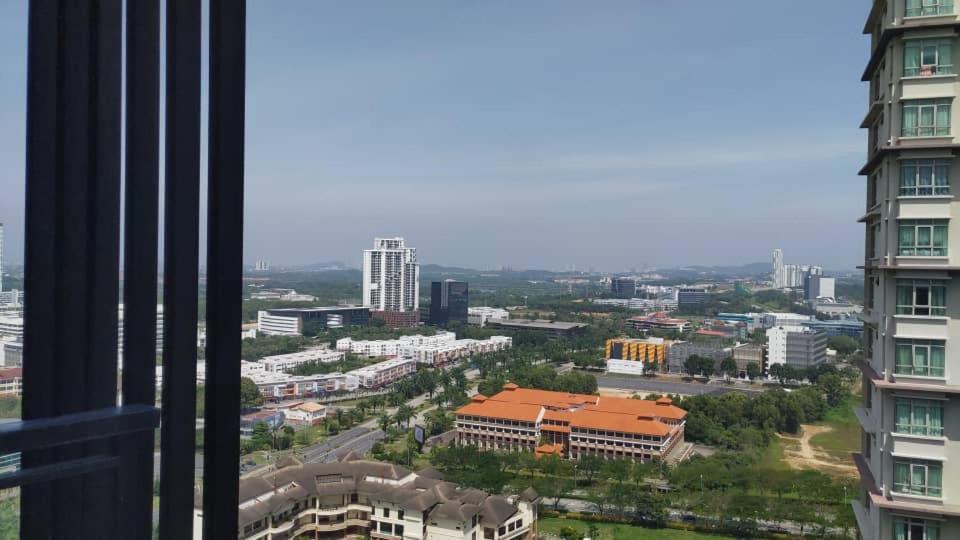 Cozy Studio Unit,Cyberjaya,Wifi, Netflix,Free Parking Exteriör bild